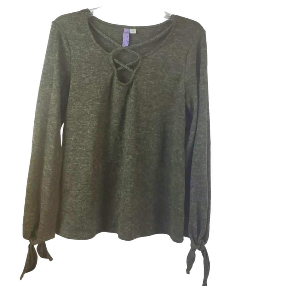 ALYA lightweight knit top